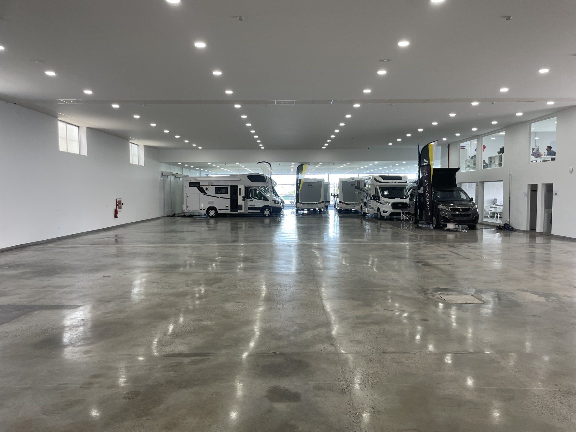 Trabajos realizados en obra Campillos nave de venta de Caravanas